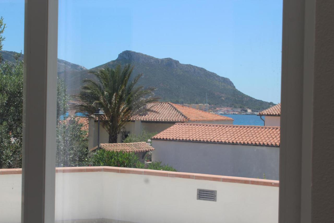 Bona Ciurrata Hotel Golfo Aranci Bagian luar foto